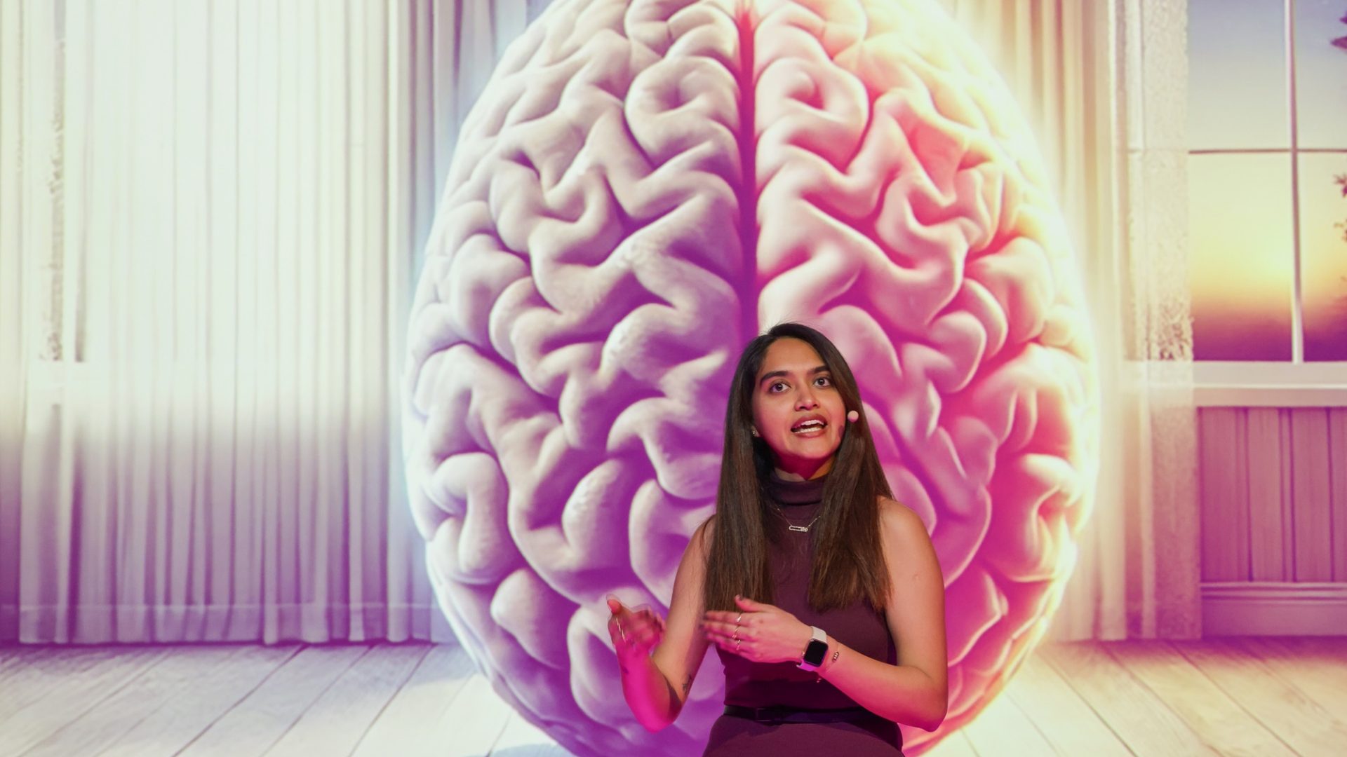 Medha Raman présente sa thèse intitulée Adapting Brain Function to a Rapidly Changing Environment lors de l'édition 2025 du concours ma thèse en 180 secondes (MT180).